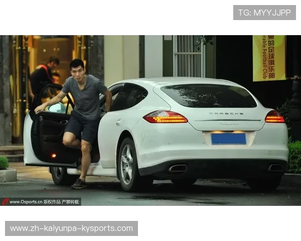 足球豪车收藏行为是否影响其公众形象和职业态度